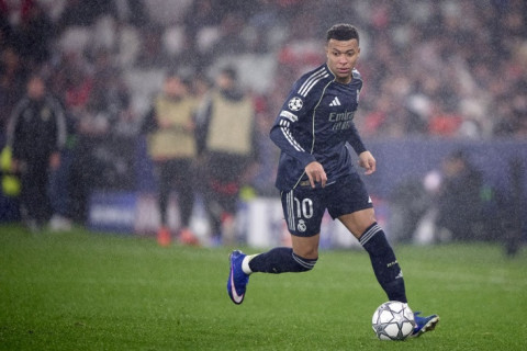 Мбаппе прервал тренировку перед матчем ЛЧ с "Бенфикой" из-за боли в колене