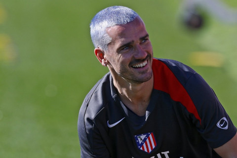 Qrizman “Atletiko”da yeddi fərqli saç düzümündə - FOTO