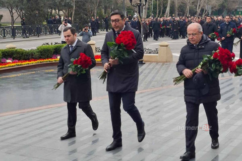Руководство Министерства молодежи и спорта посетило памятник жертвам Ходжалинского геноцида