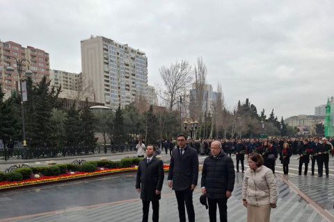 Руководство Министерства молодежи и спорта посетило памятник жертвам Ходжалинского геноцида