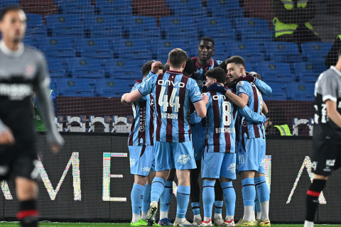 "Башакшехир" и "Трабзонспор" начали тур с побед