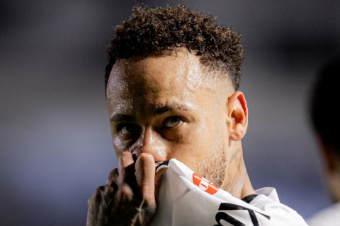 Neymar Vinisiusun rəqsini təkrarladı - VİDEO