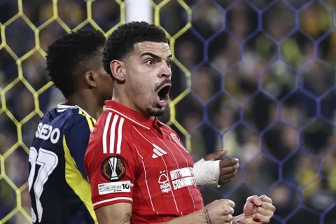 "Манчестер Юнайтед" ведет переговоры по защитнику "Ноттингем Форест"