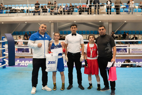 U-17 Azərbaycan çempionatında qız boksçuların yarışı başa çatıb - FOTO