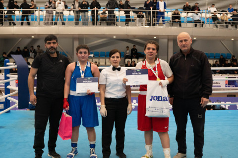 U-17 Azərbaycan çempionatında qız boksçuların yarışı başa çatıb - FOTO