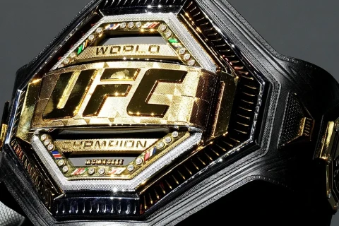 Alex Pereira vacates UFC light heavyweight title and moves up in weight