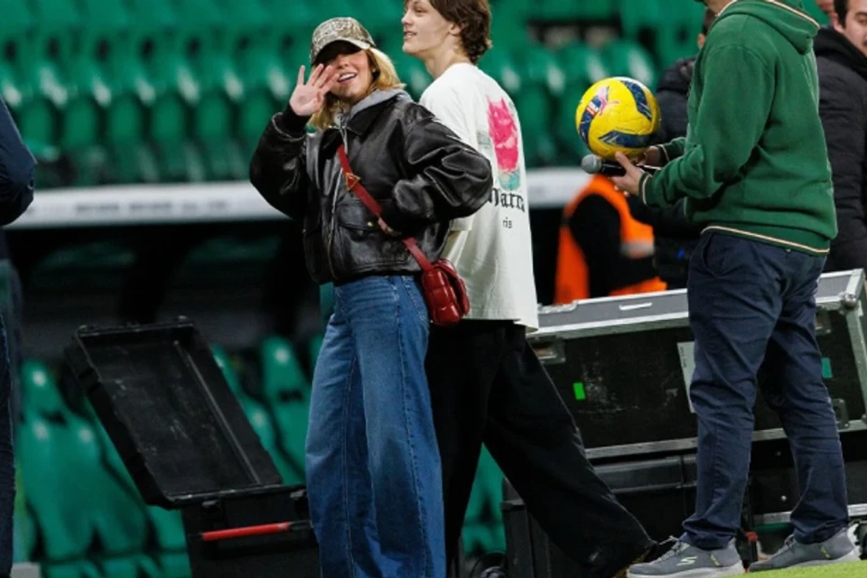 Məşhur ABŞ-li aktrisa “Sportinq”in stadionunda - VİDEO