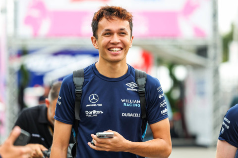 Albon Avstraliya Qran-prisi üçün xüsusi dəbilqəsini təqdim etdi - FOTO