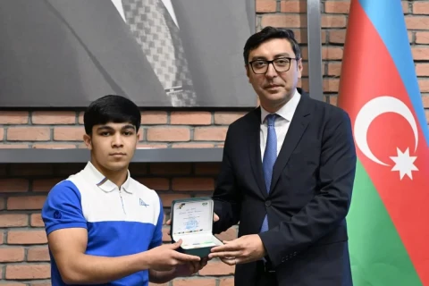 Fərid Qayıbov son iki ay ərzində beynəlxalq yarışlarda yüksək nəticələr əldə etmiş idmançılarla görüşüb