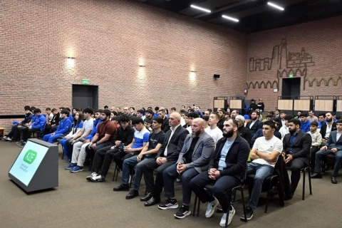 Fərid Qayıbov son iki ay ərzində beynəlxalq yarışlarda yüksək nəticələr əldə etmiş idmançılarla görüşüb