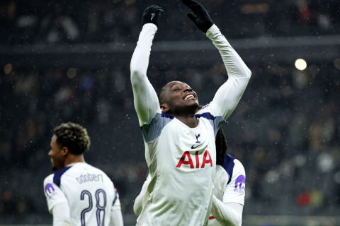 UEFA azarkeşlərin davranışına görə “Tottenhem”i 30 min avro cərimələyib