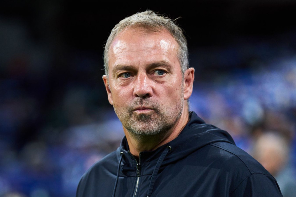 Hans-Diter Flik azarkeşlərlə görüş zamanı uşağı əzilməkdən xilas edib