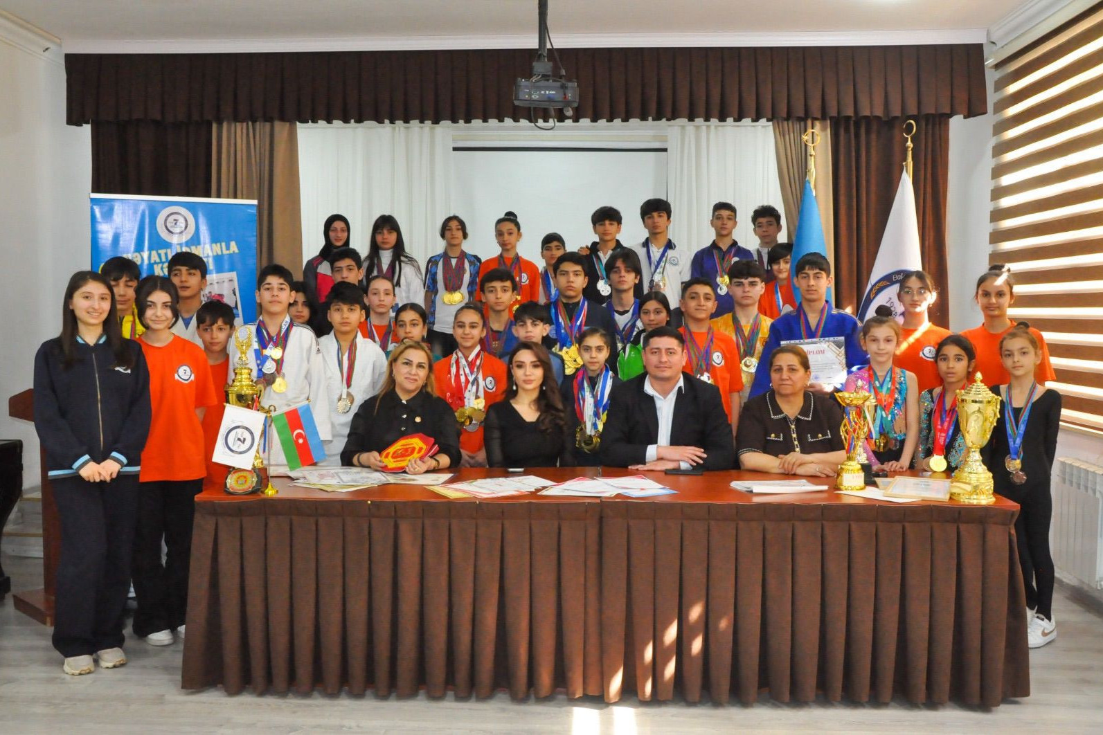 Rəsul Çunayev məktəblilərin qonağı olub - FOTO