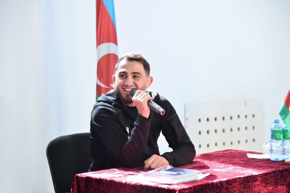 Hacı Əliyev: “İdmançının ən böyük qüruru bayrağı zirvələrə qaldırmaqdır” - FOTO