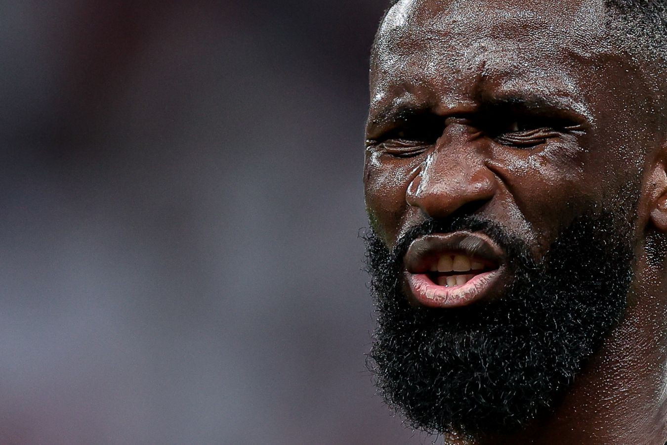 Rudiger yıxılarkən dizi ilə “Xetafe” oyunçusunun çənəsindən vurub