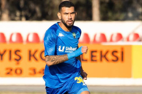 “Kəpəz”dən qaçan müdafiəçi Braziliya klubu ilə danışıqlar aparır