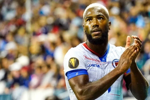 Игрок сборной Гаити Назон покинул Иран через Азербайджан