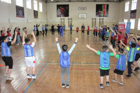 В Гяндже провели занятия по бадминтону для школьников
