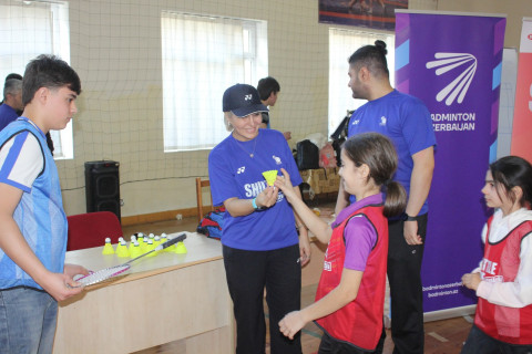 В Гяндже провели занятия по бадминтону для школьников