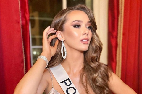 “Miss Polşa-2022” Polşa futbol çempionatında şərhçi oldu - FOTO