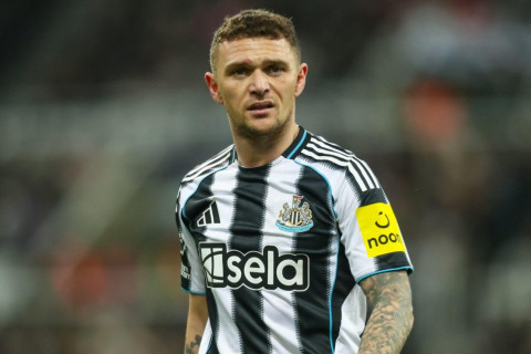 İngiltərə futbolunda xəyanət qalmaqalı: Trippier ailəsini 21 yaşlı pornoaktrisaya dəyişdi - FOTO