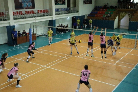 Высшая лига: "Гянджа" обыграла UNEC, "Азеррейл" уступил "Муров Аз Терминал"