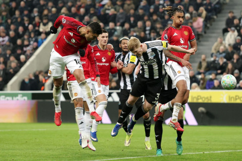 İngiltərə Premyer Liqası: “Nyukasl” azlıqda “Mançester Yunayted”i məğlub edib