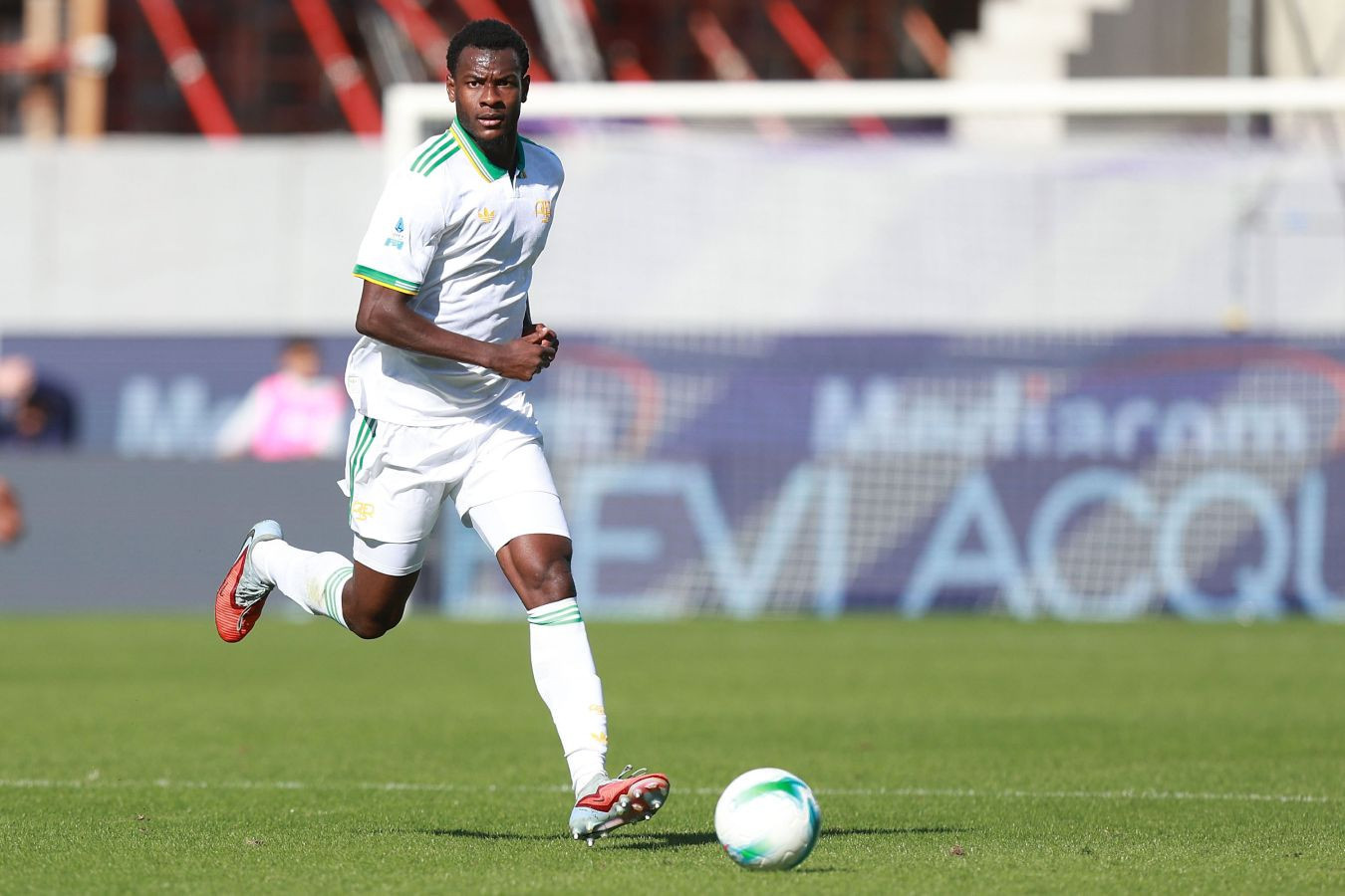 “Barselona” Kot-d'İvuarın müdafiəçisi ilə bağlı sorğu göndərib