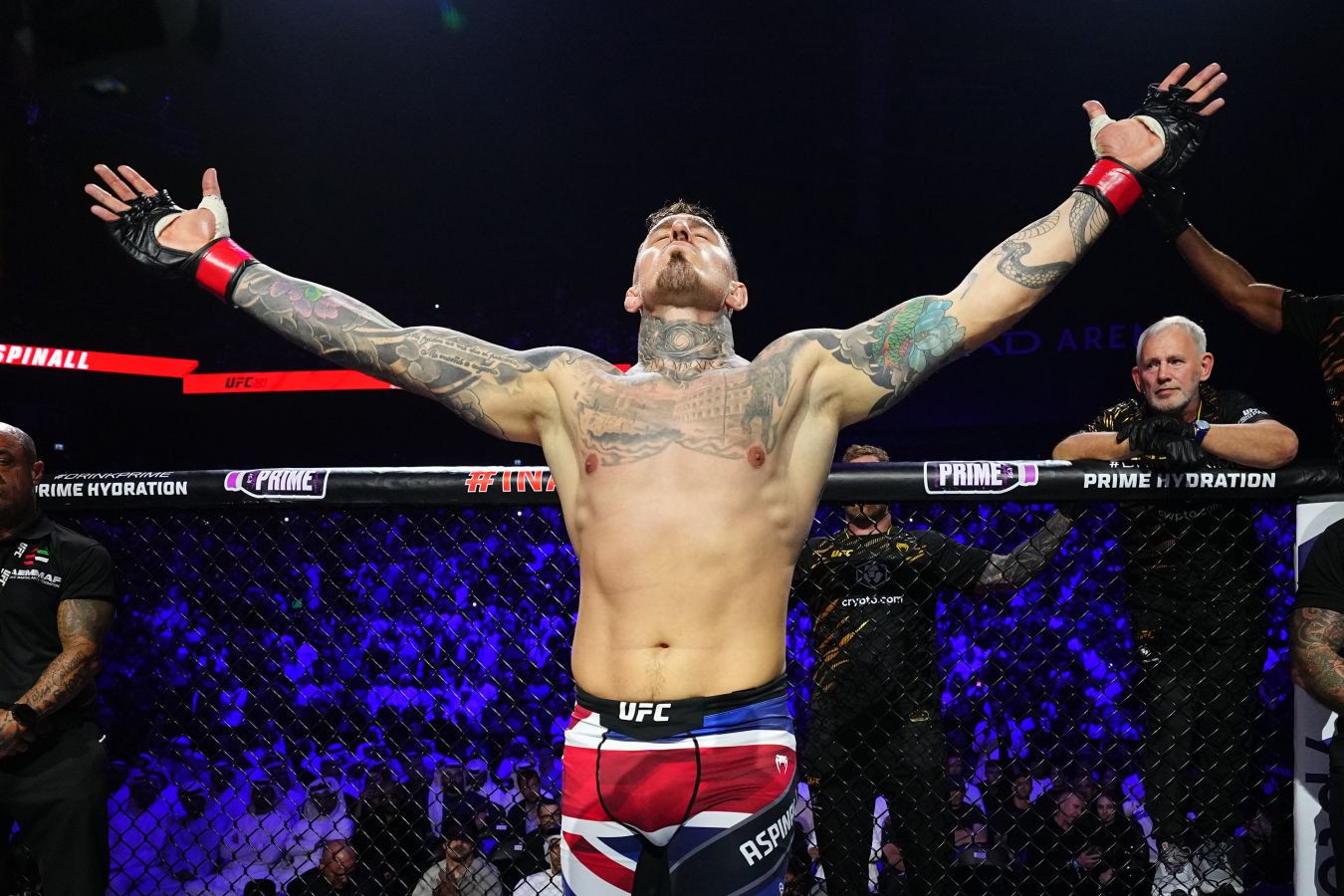 Tom Aspinall: “Ailəmi bir neçə nəsil təmin etmək istəyirəm”