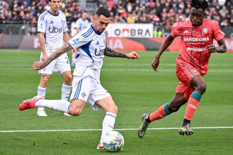 "Комо" в гостях победил "Кальяри" в Серии А