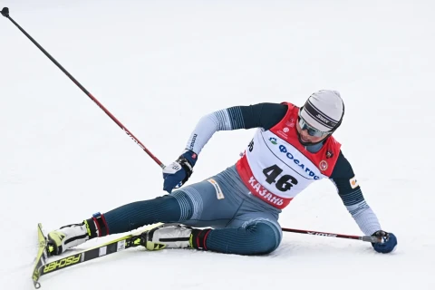 Dog knocks down two skiers during Russian championship marathon race - VIDEO