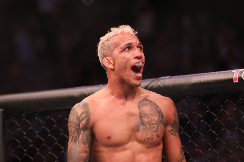 Оливейра победил Холлоуэя и завоевал титул BMF