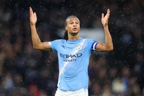 "Барселона" интересуется защитником "Манчестер Сити"