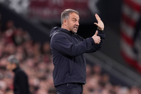 Hansi Flik tənqidlərə cavab verdi: “Problem müdafiə xəttində deyil”