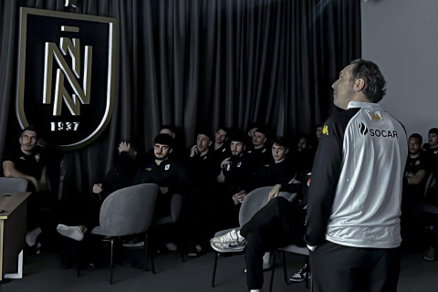 “Neftçi”də türkiyəli mütəxəssis işə başladı: Burçin Keskin komanda ilə görüşüb