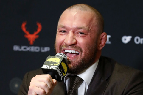 Макгрегор бросил вызов Оливейре после UFC 326: "Отшлепаю Чарли"