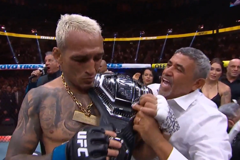 Çarlz Oliveyra BMF kəməri uğrunda döyüşdə Maks Hollueyə qalib gəlib - VİDEO