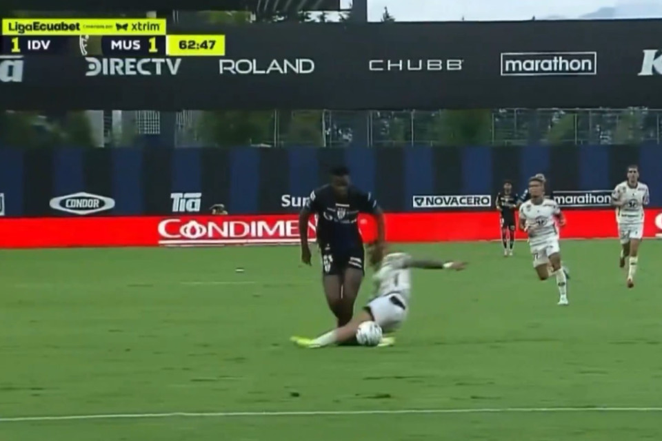 Ekvador futbolunda dəhşətli mənzərə - VİDEO