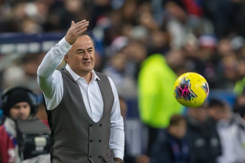 Турецкий футбольный тренер скончался в аэропорту Стамбула