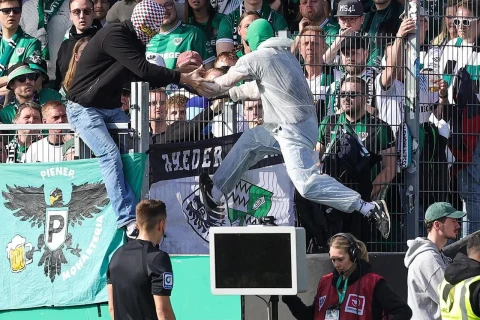 Болельщик отключил монитор VAR в матче второй Бундеслиги