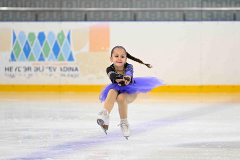 Музыка, лёд и тонкие движения: шоу фигурного катания в Баку - ФОТО/ВИДЕО