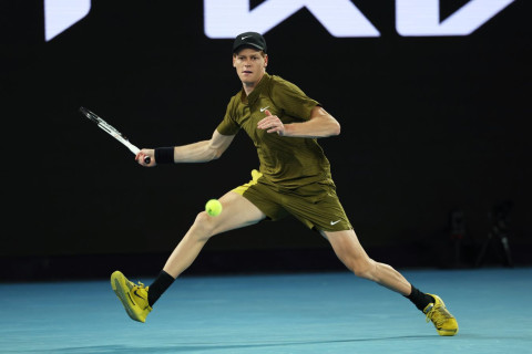 Sinner mətbuatla danışmağı niyə sevmədiyini izah edib