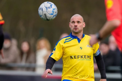 Uesli Sneyder futbola qayıtdı: 41 yaşında yenidən yaşıl meydanlarda