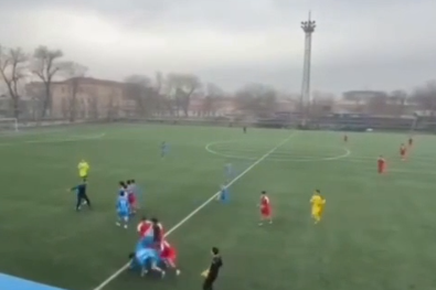 Qazaxıstanda futbol oyununda dava düşdü: Həbs olunan var - VİDEO