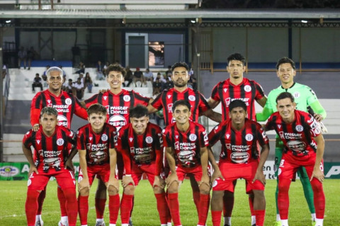 Salvador futbolunda qalmaqal: Futbolçulardan maaş üçün başlarını qırxmaq tələb olunur