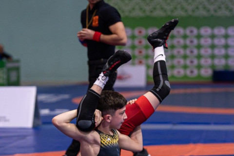 Güləş üzrə Azərbaycan çempionatında daha 7 çəkidə finalçılar müəyyənləşib