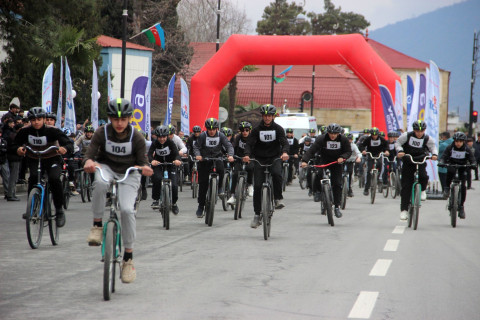 Школьники Балакяна выиграли велогонку