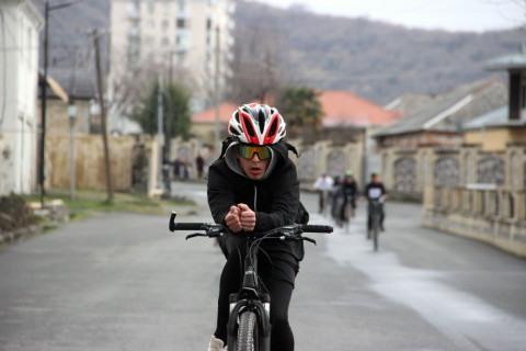 Школьники Балакяна выиграли велогонку