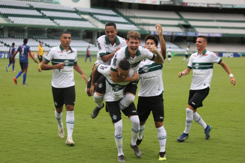 “Koritiba” Kriştianu Ronaldu ilə müqavilə bağladı