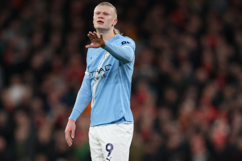 Holandın agenti “Barselona”nın oyunçu ilə maraqlanması ilə bağlı şayiələrə cavab verib